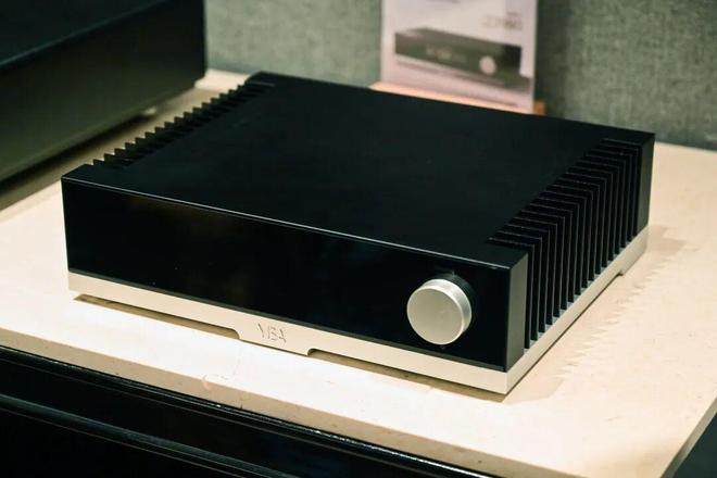 A携全球首款便携SACD机亮相广州音响展pg电子模拟器试玩重塑听觉境界丨法国YB(图2)